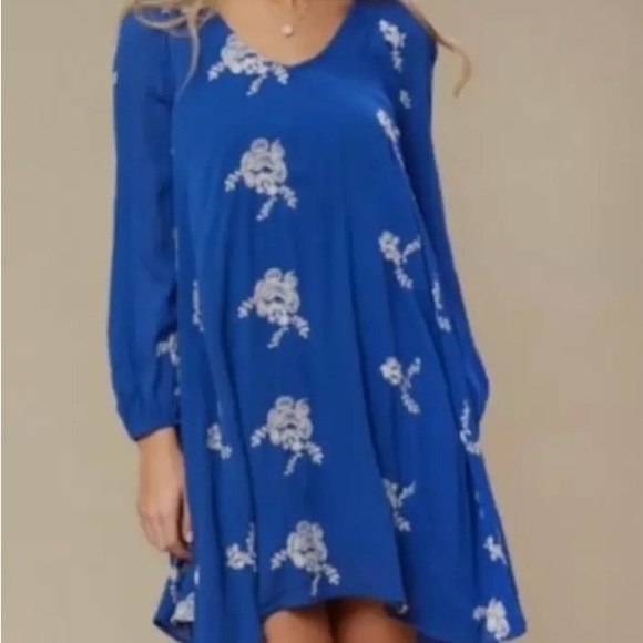 Altar'd State Dresses & Skirts - Blue floral embroidery pleated a-line Alter’d state dress.  Size medium